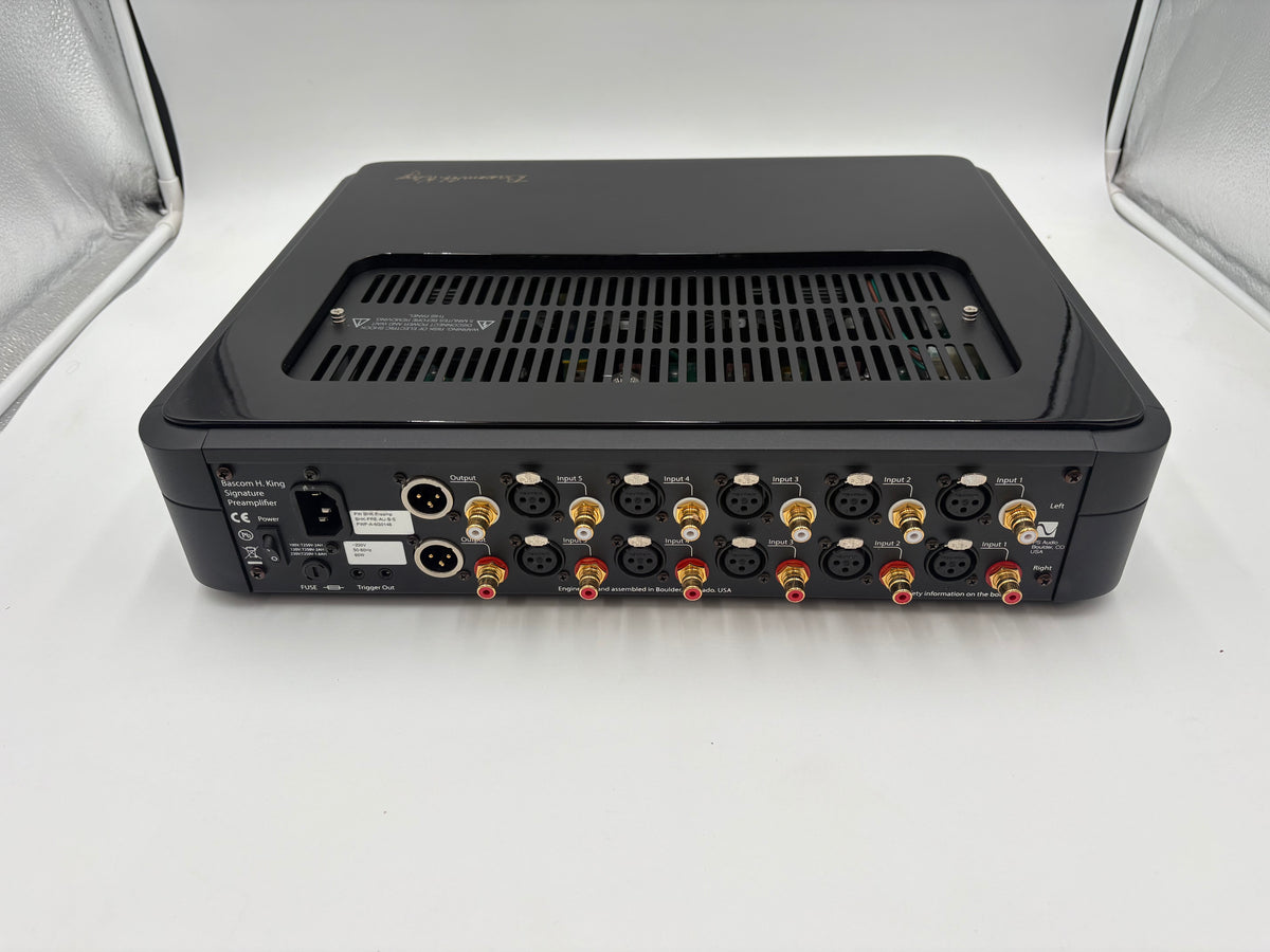 PS Audio BHK preamplifier (signature)
